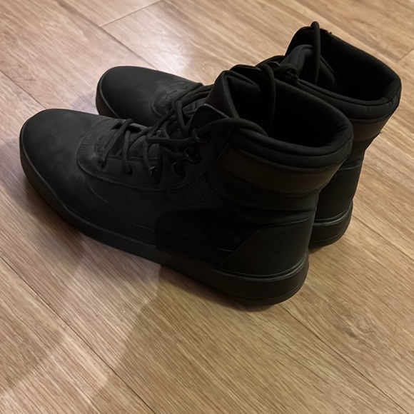 Sneaker - Picture 3 of 3